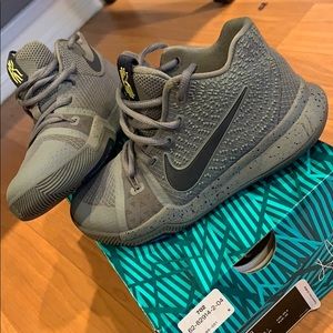 Kyries 3s basketball shoes